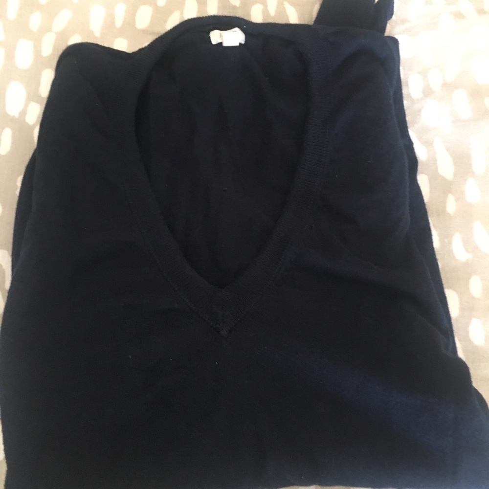 Navy vneck